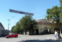 Omladina SNS Bečej postavila upozorenja: „Pažnja vozači, škola je počela“